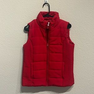 NEW YORK & COMPANY Red Puffer Zip Vest with pockets